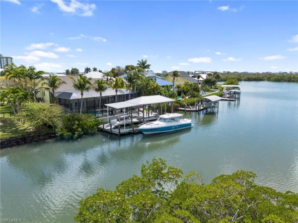 Siesta Isles, 18484 Deep Passage Ln, Fort Myers Beach, Florida 33931, image 2
