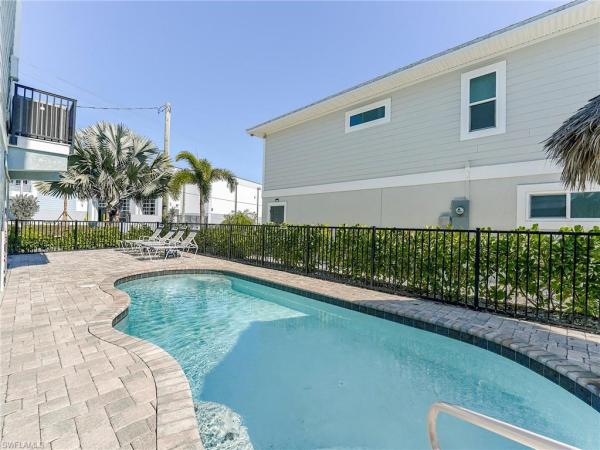 Winklers, 2601 Estero Blvd, Fort Myers Beach, Florida 33931, image 2