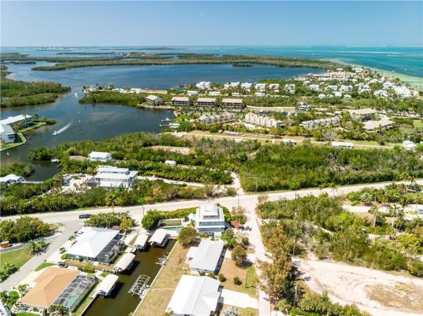 Kreamers, 7815 Bocilla Ln, Bokeelia, Florida 33922, image 2