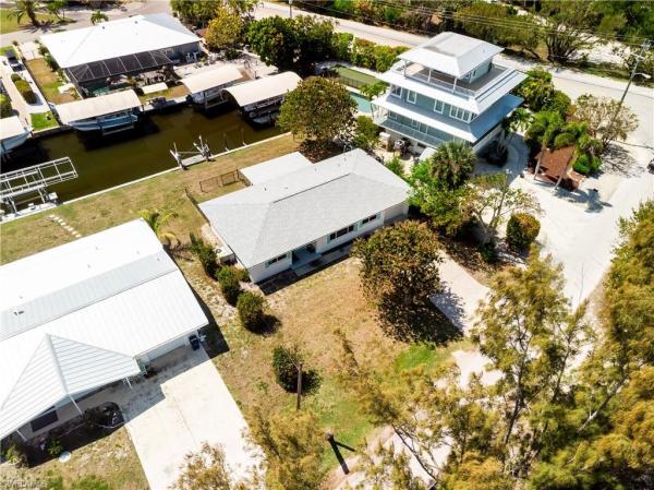 Kreamers, 7815 Bocilla Ln, Bokeelia, Florida 33922, image 1