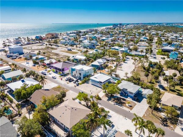 Cases, 119 Andre Mar Dr, Fort Myers Beach, Florida 33931, image 1