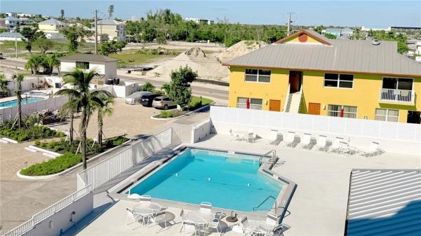 Island House Beach Club, 2560 Estero Blvd #4A, Fort Myers Beach, Florida 33931, image 2