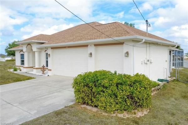 Cape Coral, 1005 9th Ter, Cape Coral, Florida 33993, image 2