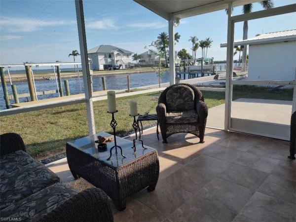 Crows, 2585 3rd St, Matlacha, Florida 33993, image 2