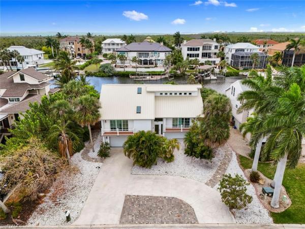 Siesta Isles, 18260 Deep Passage Ln, Fort Myers Beach, Florida 33931, image 2