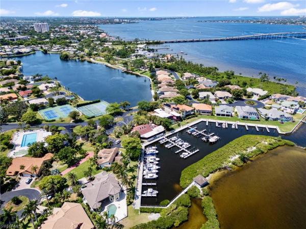 Caloosa Yacht & Racquet Club, 9819 Capstan Ct, Fort Myers, Florida 33919, image 2