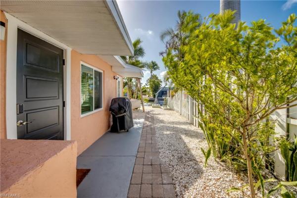 Island Harbors, 2589 Bayshore Dr, Matlacha, Florida 33993, image 1