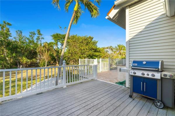 Gopher Walk, 4090 Gulf Dr, Sanibel, Florida 33957, image 2