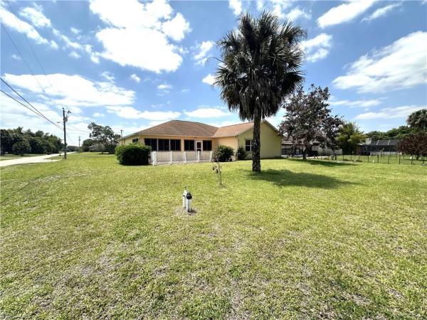 Lakewood Terrace, 2409 Del Ray Pl, Lehigh Acres, Florida 33936, image 3