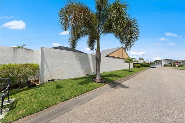 Woodcrest Village, 18424 Orangecrest Ct, Lehigh Acres, Florida 33936, image 2