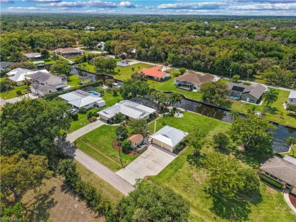 Dun Rovn Village, 1910 Oak Dr, Alva, Florida 33920, image 3