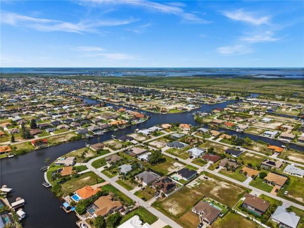 Cape Coral Residential, 415 37th Ave, Cape Coral, Florida 33993, image 2