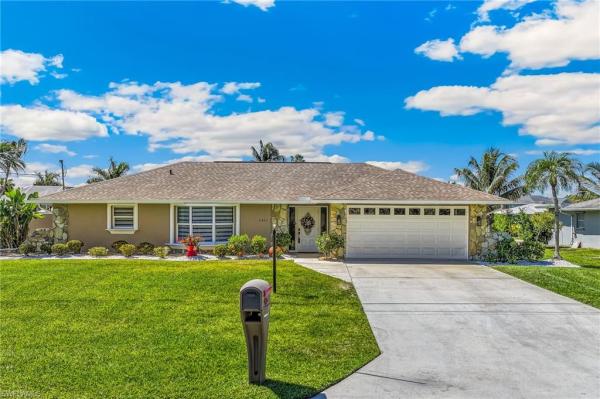 Island Park Woodlands, 6405 Park Rd, Fort Myers, Florida 33908, image 2
