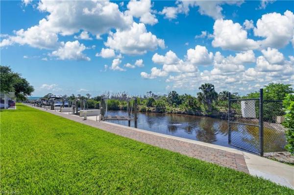 Island Cove Of Cape Coral, 1783 Four Mile Cove Pkwy #212, Cape Coral, Florida 33990, image 2