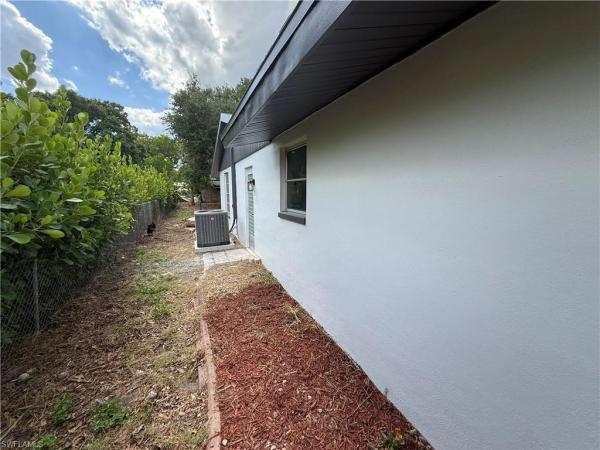 Fort Myers Shores, 2201 Parkview Dr, Fort Myers, Florida 33905, image 1