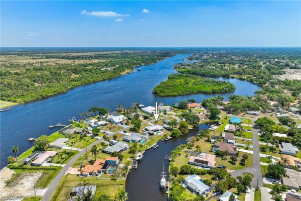 13821 River Forest Dr, Fort Myers, Florida 33905, image 2