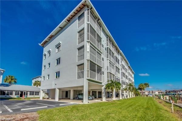 Royal Pelican Townhouse At Bay Beach, 4541 Bay Beach Ln #341, Fort Myers Beach, Florida 33931, image 3
