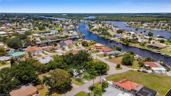 Fort Myers Shores, 2085 Tobago Cir, Fort Myers, Florida 33905, image 3