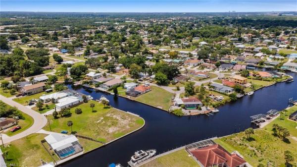Fort Myers Shores, 2085 Tobago Cir, Fort Myers, Florida 33905, image 2