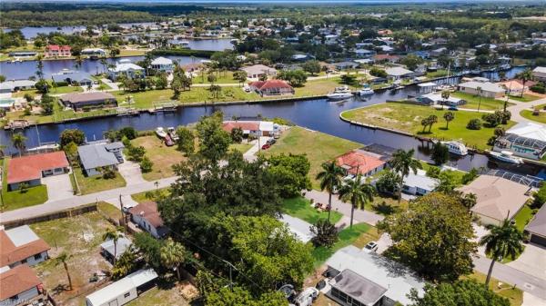 Fort Myers Shores, 2085 Tobago Cir, Fort Myers, Florida 33905, image 1