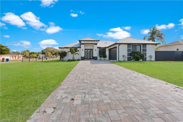 Lehigh Acres, 24 S Crestwood Cir, Lehigh Acres, Florida 33936, image 2