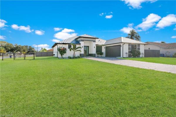 24 S Crestwood Cir, Lehigh Acres, Florida 33936, image 1