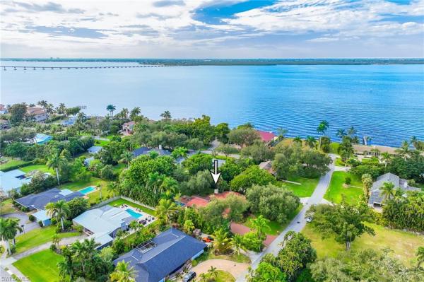 York Manor, 1250 Florida Ave, Fort Myers, Florida 33901, image 2