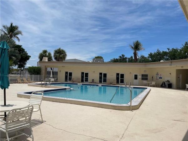 Allerton House, 2079 Barkeley Ln #19, Fort Myers, Florida 33907, image 3
