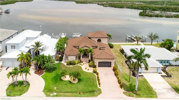 Matlacha Shores, 12130 Shoreview Dr, Matlacha, Florida 33993, image 2