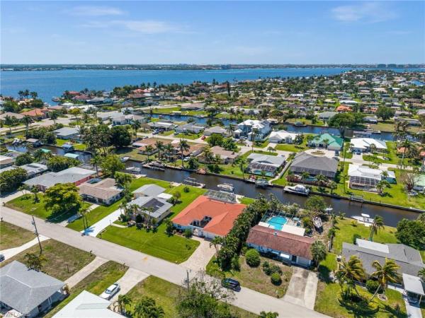 Cape Coral, 1432 Venetian Ct, Cape Coral, Florida 33904, image 2