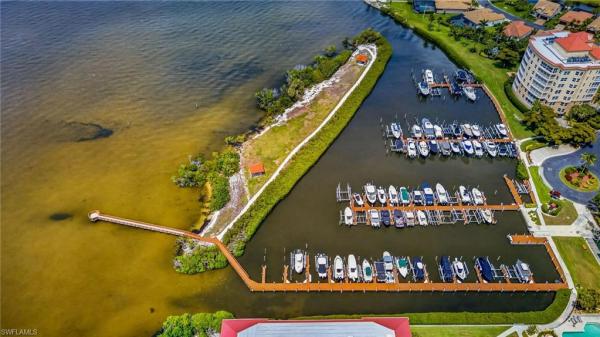 Harbour Isle Yacht & Racquet Club, 15117 Ports Of Iona Dr, Fort Myers, Florida 33908, image 2