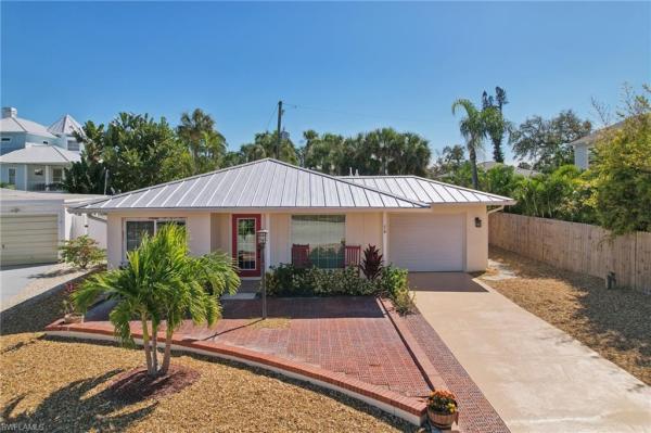 Leilani, 210 Hibiscus Dr, Fort Myers Beach, Florida 33931, image 2