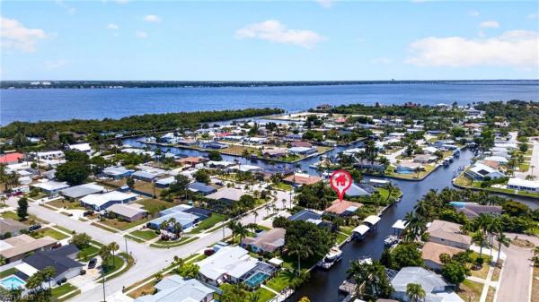 Lochmoor Waterway Estates, 4419 Pacific Cir, North Fort Myers, Florida 33903, image 3