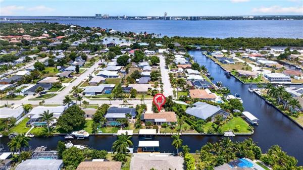 Lochmoor Waterway Estates, 4419 Pacific Cir, North Fort Myers, Florida 33903, image 2