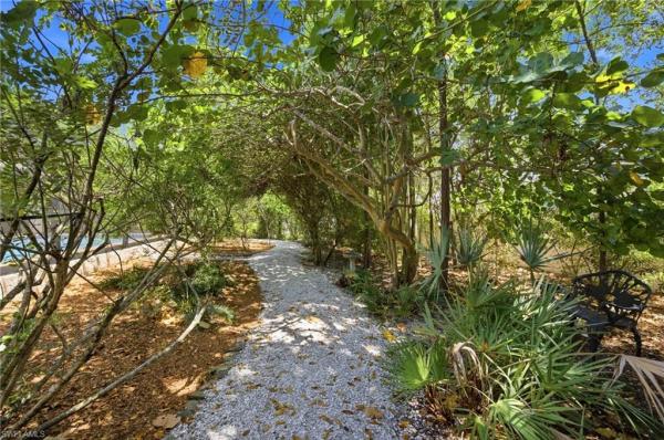 Florimond Manor, 6856 Fairview St, Fort Myers, Florida 33966, image 3