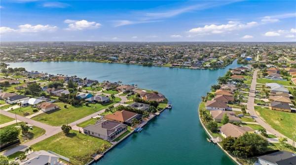 Cape Coral, 613 4th Pl, Cape Coral, Florida 33990, image 2