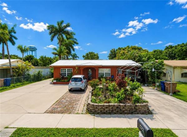 Russell Park, 422 Bellair Rd, Fort Myers, Florida 33905, image 1