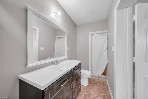 Russell Park, 422 Bellair Rd, Fort Myers, Florida 33905, image 2