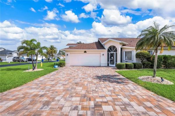 Sabal Springs Golf & Racquet Club, 17740 Pineapple Palm Ct, North Fort Myers, Florida 33917, image 1