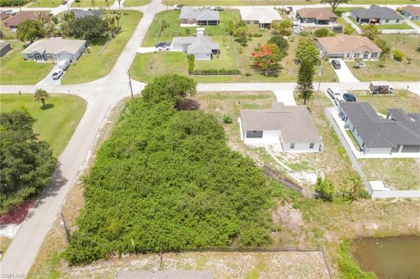 Lehigh Acres, 902 Adeline Ave, Lehigh Acres, Florida 33971, image 2