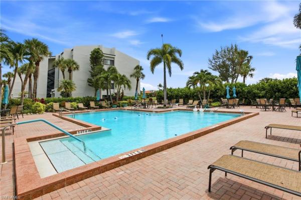 4586 Trawler Ct #303, Fort Myers, Florida 33919, image 2