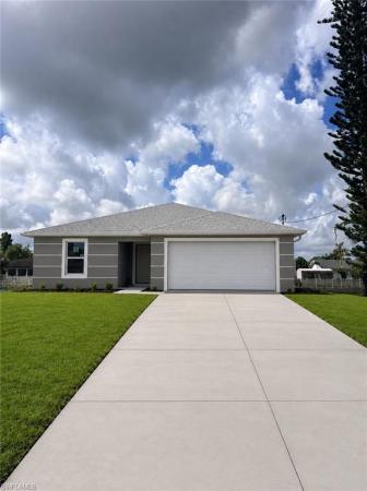 Lakewood Terrace, 2406 Bay Plz, Lehigh Acres, Florida 33936, image 3