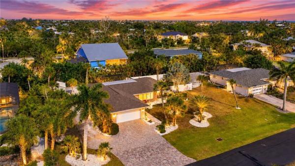 Gumbo Limbo, 9428 Moonlight Dr, Sanibel, Florida 33957, image 2