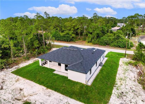 Lehigh Acres, 915 Lincoln Ave, Lehigh Acres, Florida 33972, image 2