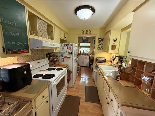 Bowling Green, 1635 Kensington Ct, Fort Myers, Florida 33907, image 3