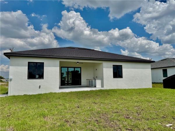 Lehigh Acres, 2706 S Floyd Ave, Lehigh Acres, Florida 33976, image 1