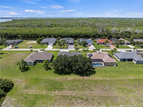 Cape Coral, 2319 Coral Point Dr, Cape Coral, Florida 33990, image 2