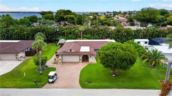 Town & River, 833 Town And River Dr, Fort Myers, Florida 33919, image 2