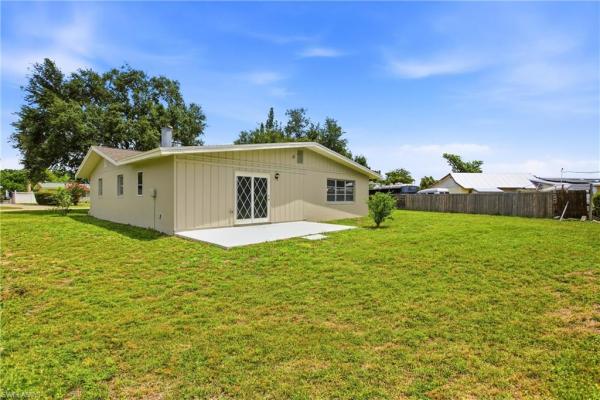 Colonial Manor, 4331 Tufts Ave, Fort Myers, Florida 33901, image 2