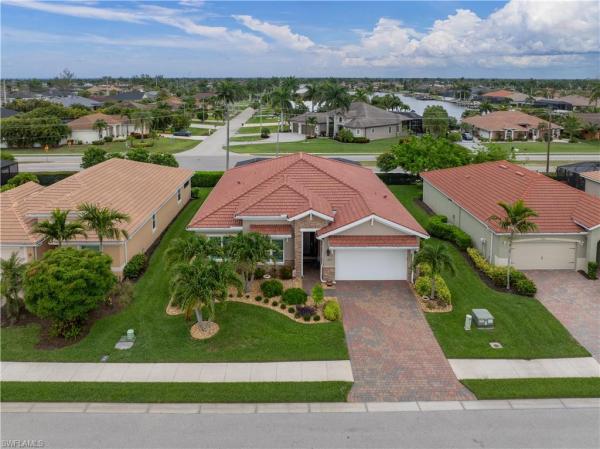 2875 E Sunset Pointe Cir, Cape Coral, Florida 33914, image 2
